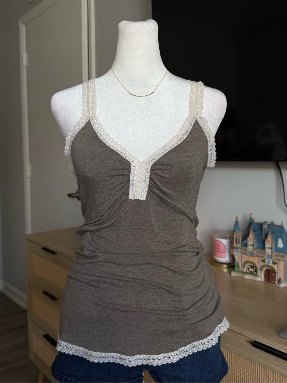 2010 y2k banana republic brown cami with white lace trim